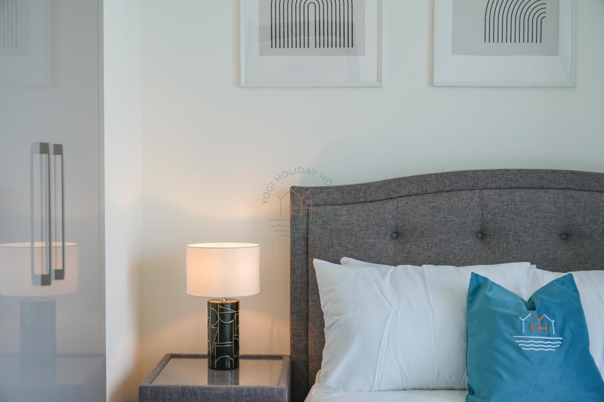 Bright With Panoramic Cityscape Views Apartment *